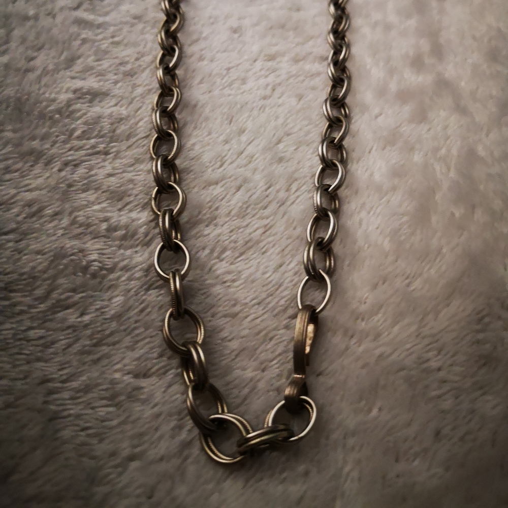 Silver tone necklace